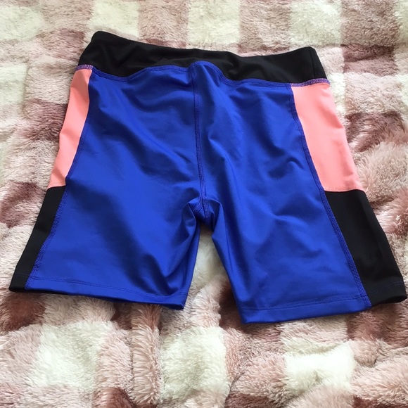 The North Face 2 Piece Sweatshirt Biker Short Set - Picture 8 of 8